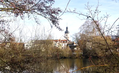 Im Hintergrund die St. Jakobus-Kitche
