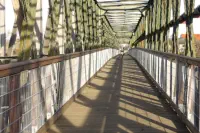 Die neue Behelfsbrücke, liegt auuf der alten Mainbrücke